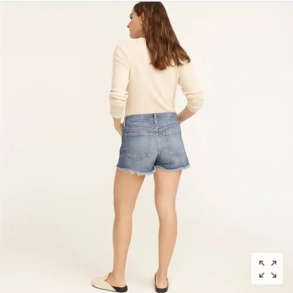J. Crew Mid-Rise Denim Short in Squash Wash Size 4 - Picture 3 of 8